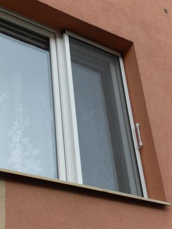 okenné sieťky proti hmyzu